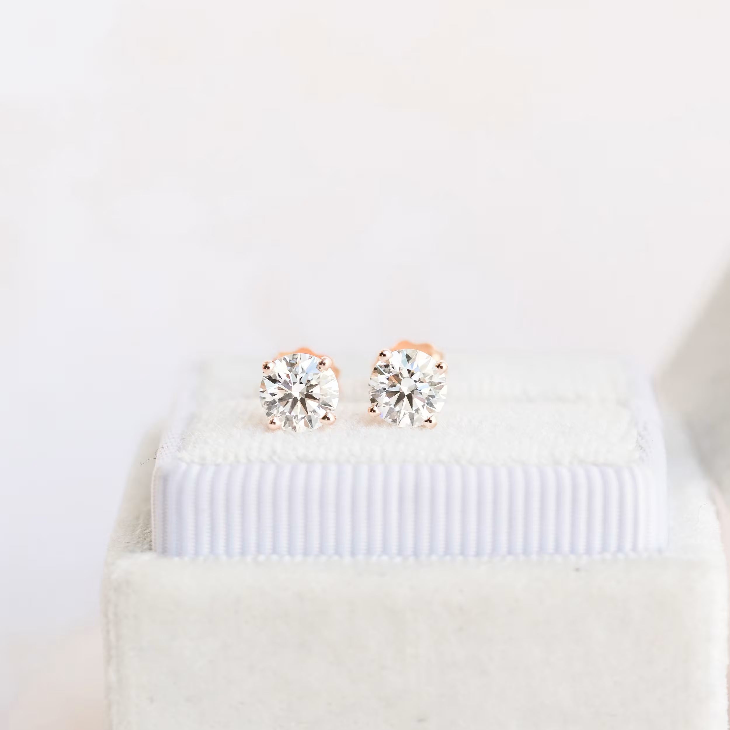 1.0 TCW Round Shape Moissanite Stud Earrings in Gold 1